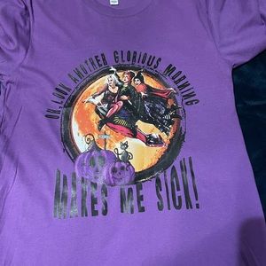 NWOT. Sanders Sisters T-shirt size small